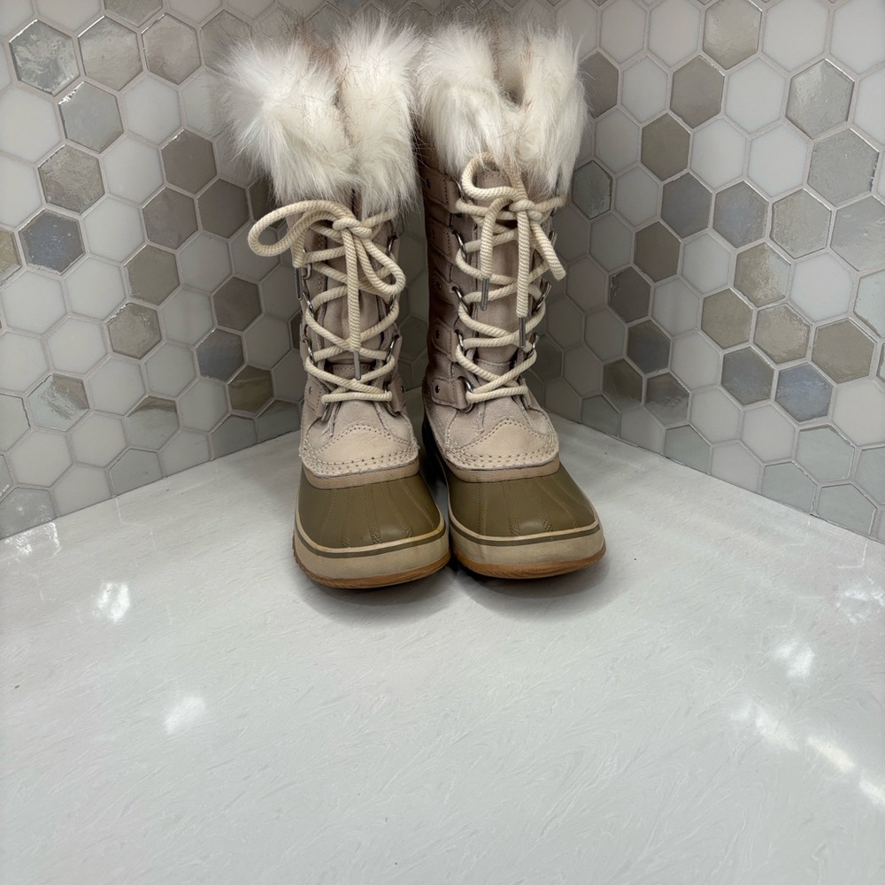 Sorel Cream Colored Boots with White Faux Fur
